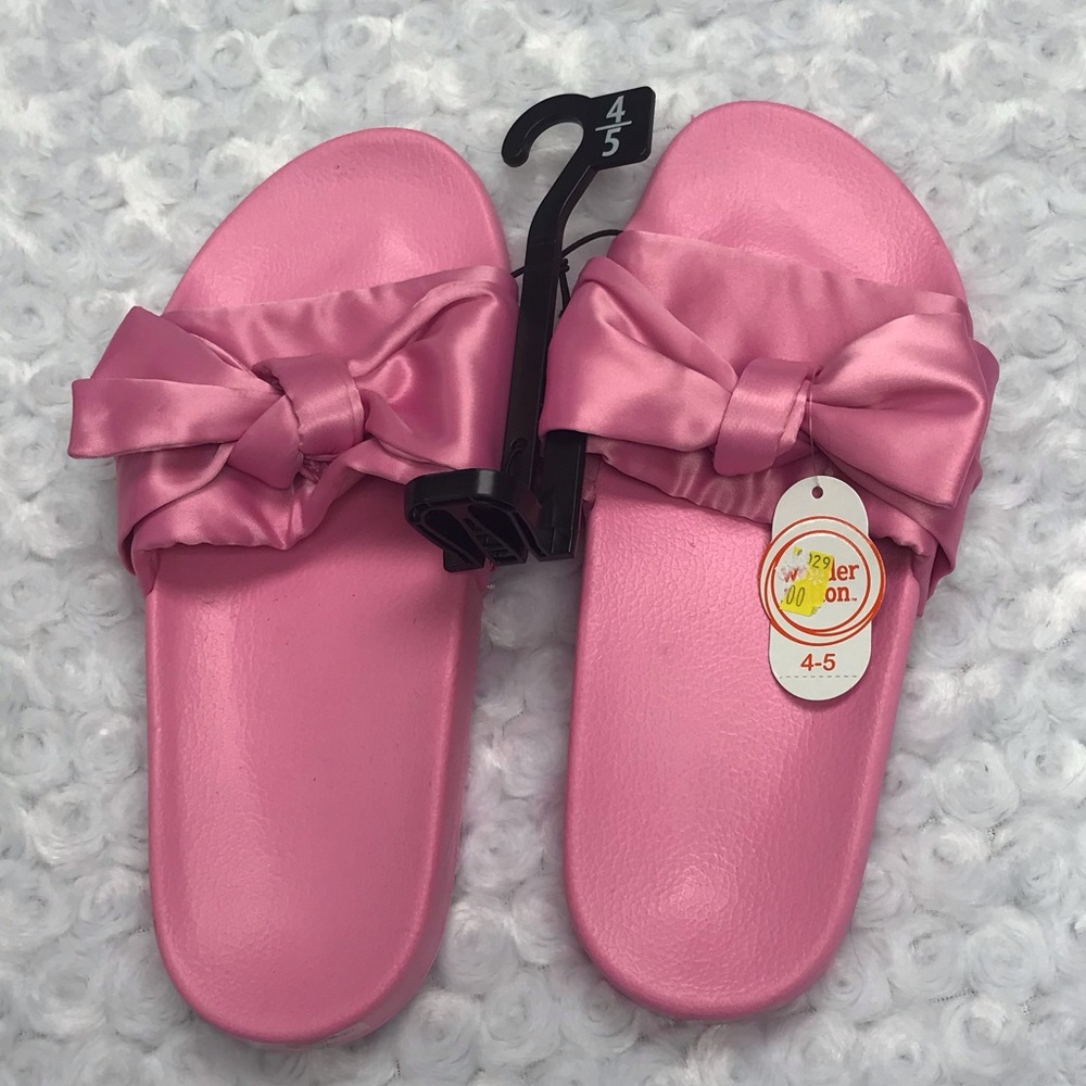 Girls Pink Ribbon Slip On Slides Size 4/5